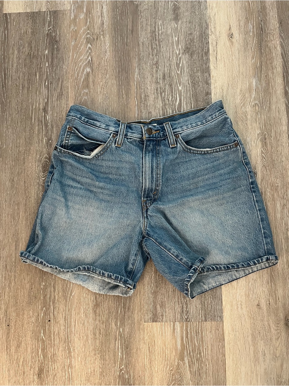 Levi’s Womens 94 Baggy Shorts Size 30 Blue Denim Mid Rise Medium Wash Cotton